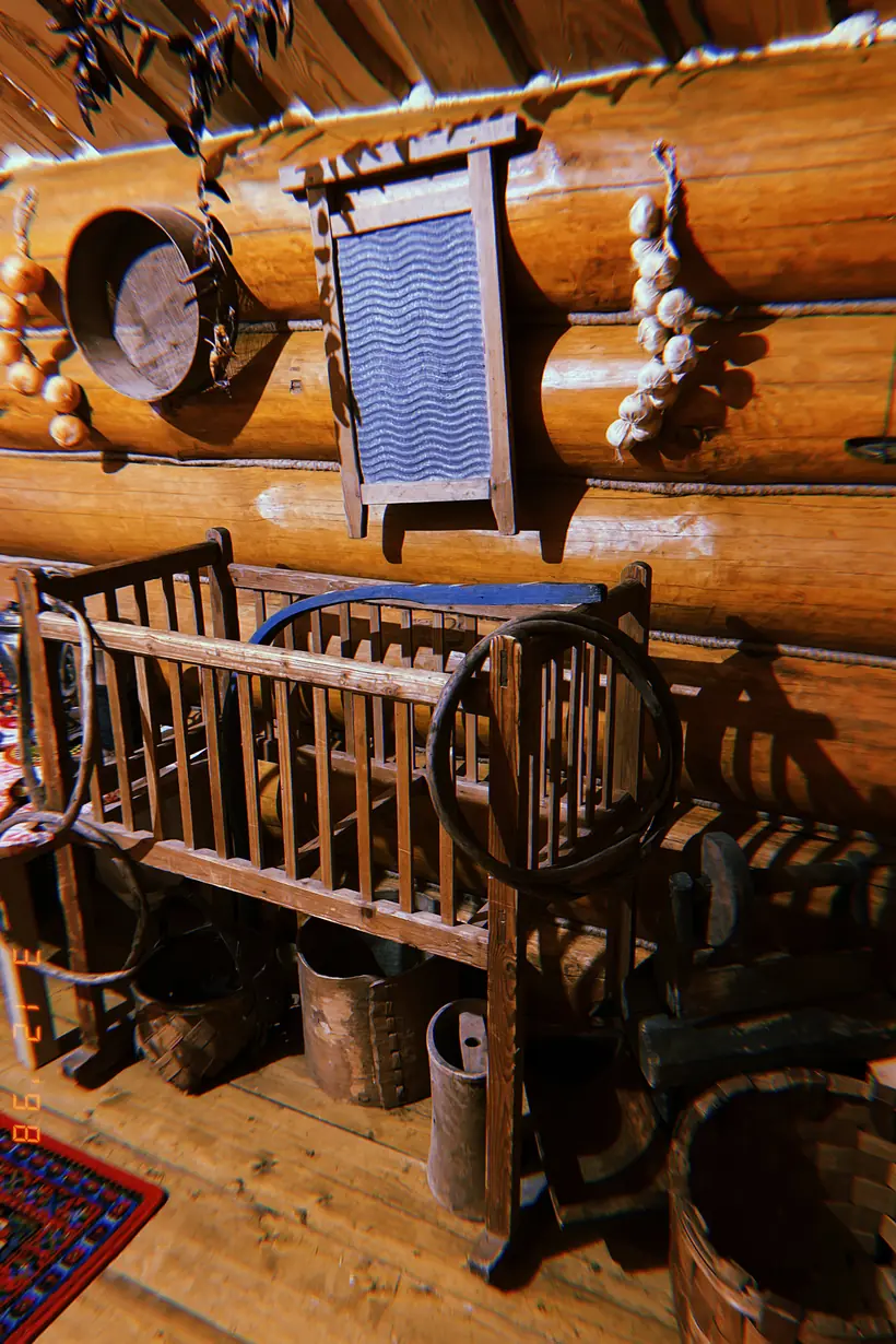 Горница с утварью и лавкой